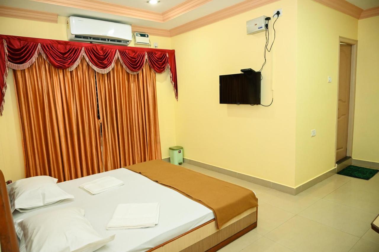 S S Residency Hotel Padubidri Buitenkant foto