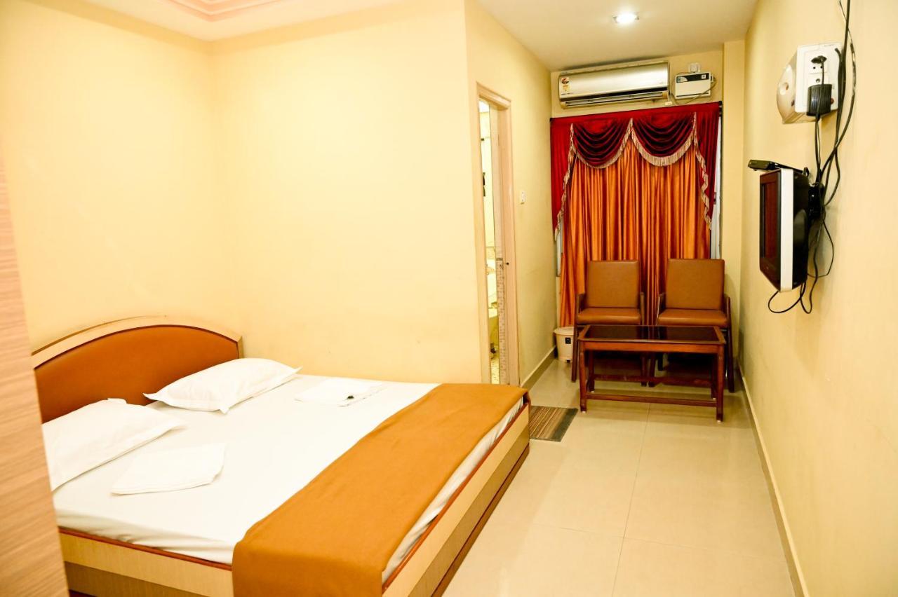 S S Residency Hotel Padubidri Buitenkant foto