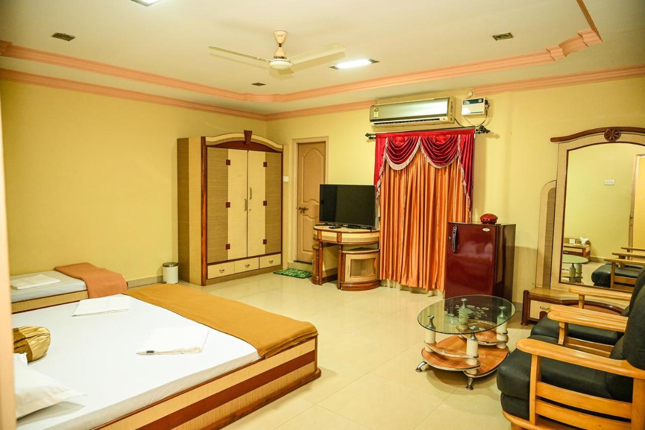 S S Residency Hotel Padubidri Buitenkant foto